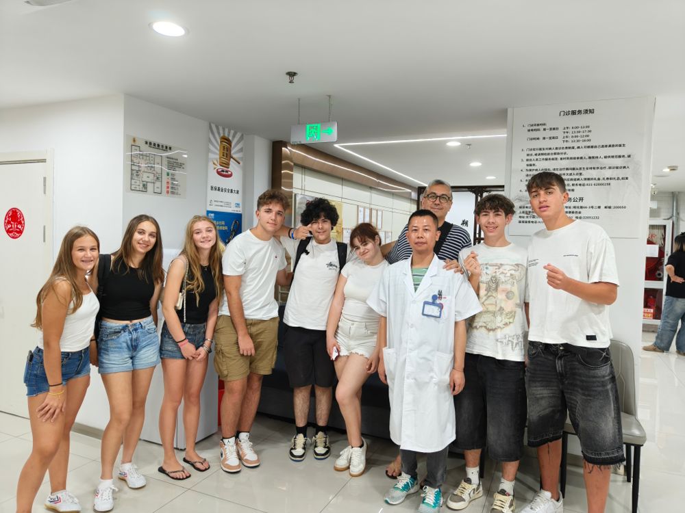 Students exploring traditional Chinese medicine